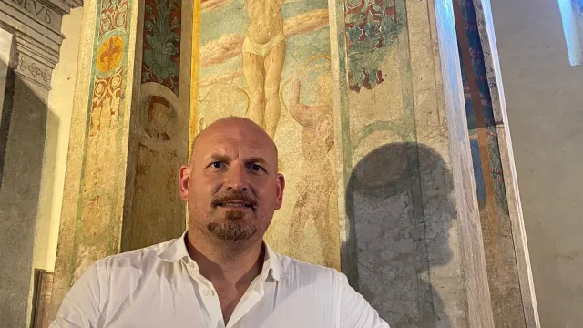 immagine Sindaco Baroncelli con stemma del Comune di Benozzo Gozzoli