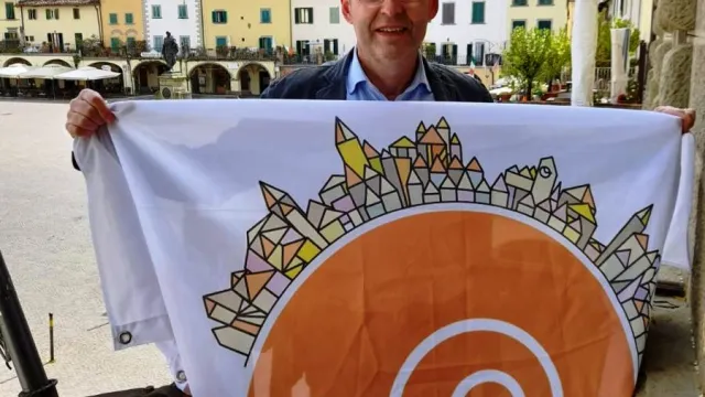immagine Sibìndaco Sottani con bandiera SlowFood