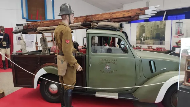 immagine mostra a Chiesanuova per ripercorrere la storia dei Pompieri