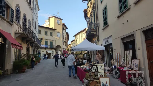immagine mercato antiquariato SanCasciano