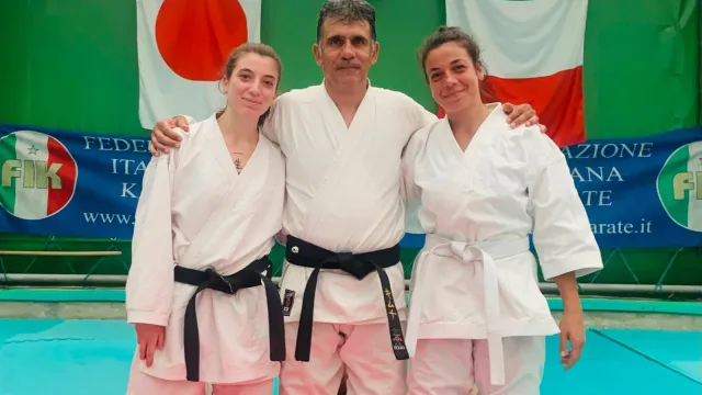 Le atlete con il loro Maestro