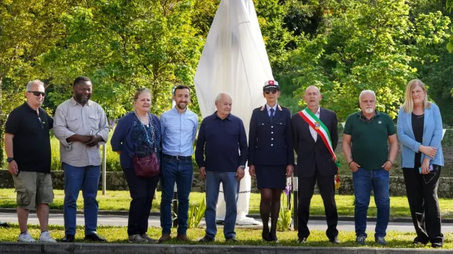 Imstallazione scultura Giaggiolo