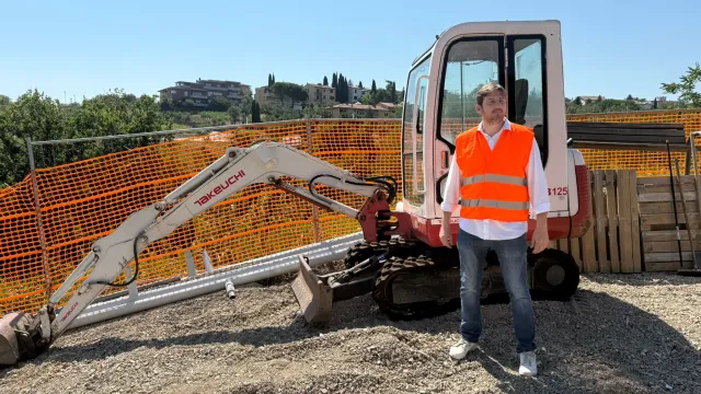 Il Sindaco Roberto  Ciappi in Viale Pertini