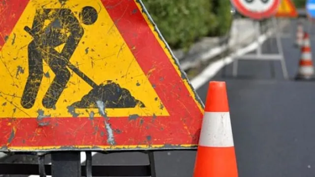GREVE IN CHIANTI, 21 febbraio 2026. Dalla prossima settimana prende il via un nuovo investimento del Comune di Greve in Chianti che punta alla sicurezza stradale dei pedoni ed in generale ad una maggiore vivibilità dei centri abitati. Per una spesa complessiva che si aggira intorno ai 20mila euro, importo necessario alla realizzazione di un nuovo tratto di marciapiedi a Strada in Chianti, l’amministrazione comunale dà seguito al piano degli interventi che mira e mettere in sicurezza capoluogo e frazioni 