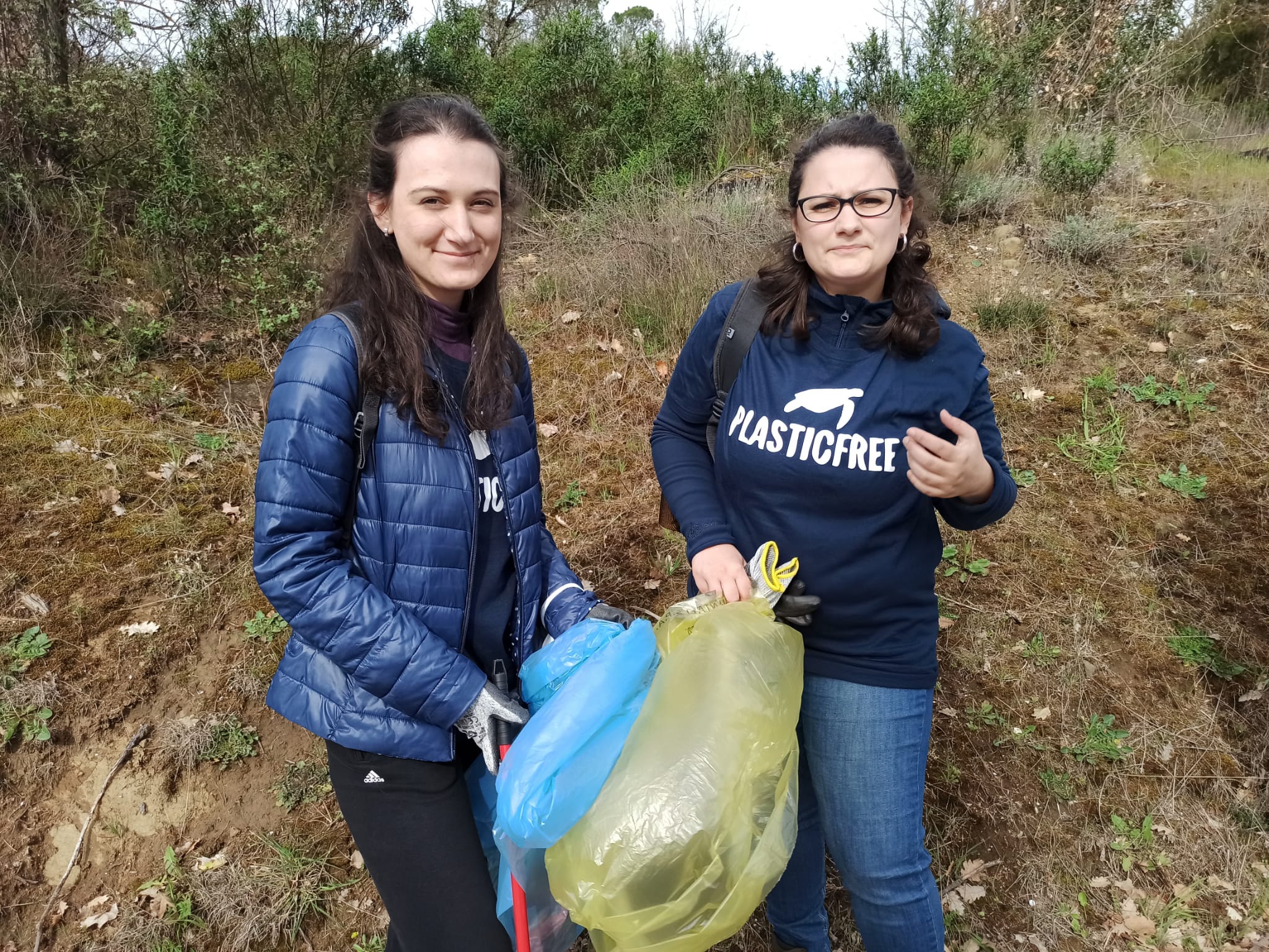 Foto 2 Volontari contro l'uso e getta