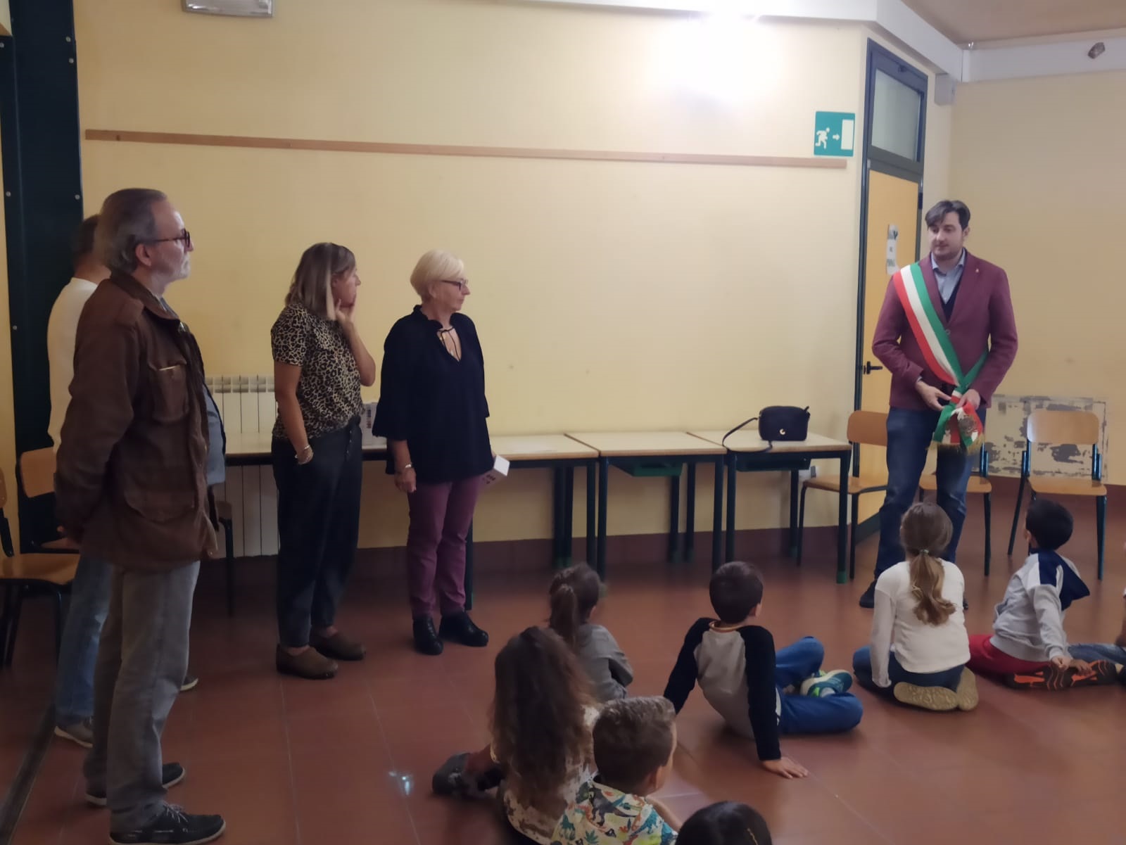 Foto 2 consegna ecoborracce Scuola Primaria a San Casciano V.P.