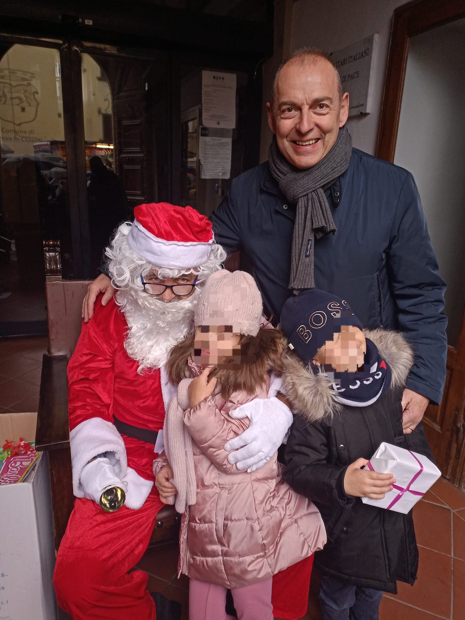 immagine Sindaco Sottani con Babbo Natale