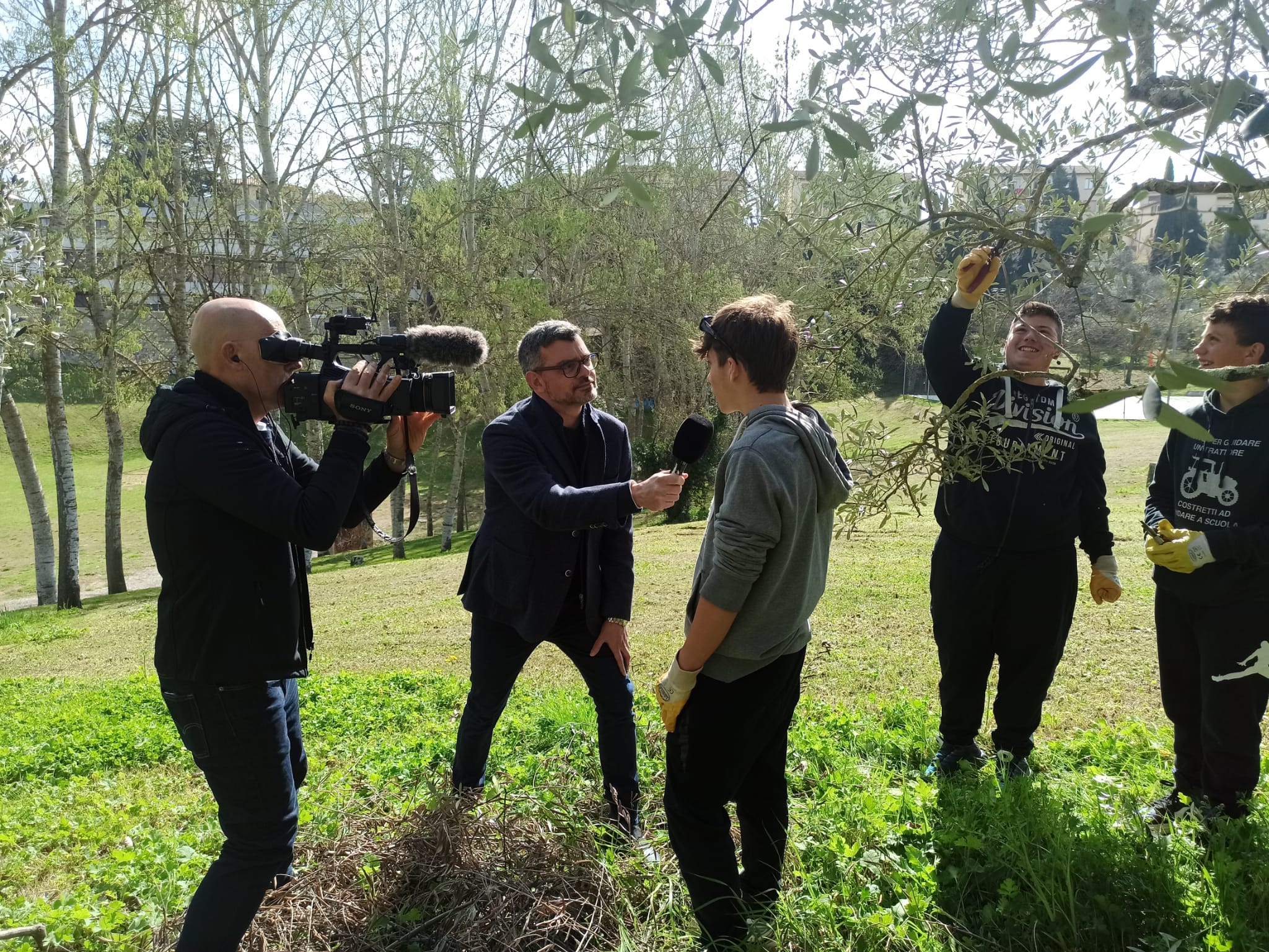 immagine nel Chianti il ritorno alla terra conquista i giovani...e la Tv_2