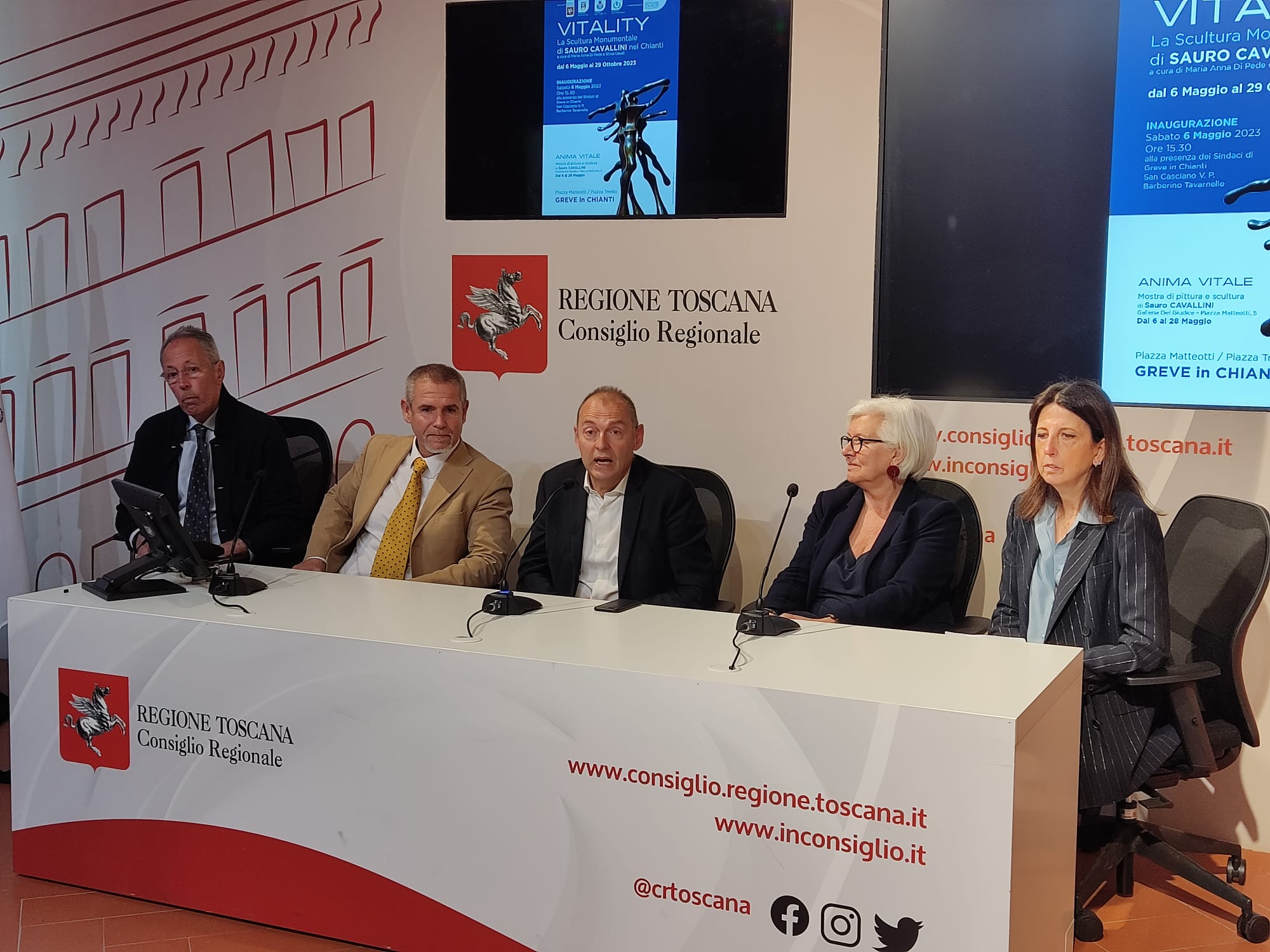 immagine presentazione mostra in Consiglio Regionale_2