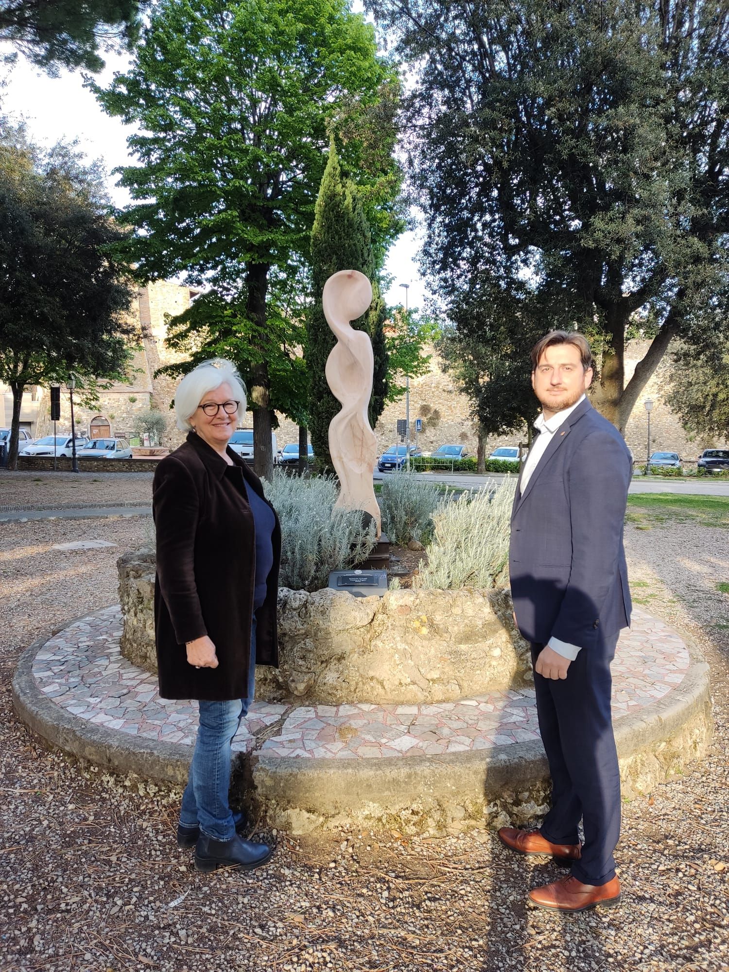 immagine allestimento opera di Crivelli Piazza della Repubblica San Casciano