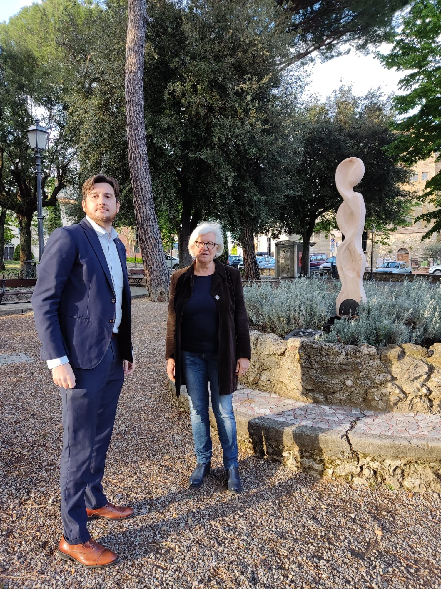 immagine allestimento opera di Crivelli Piazza della Repubblica San Casciano