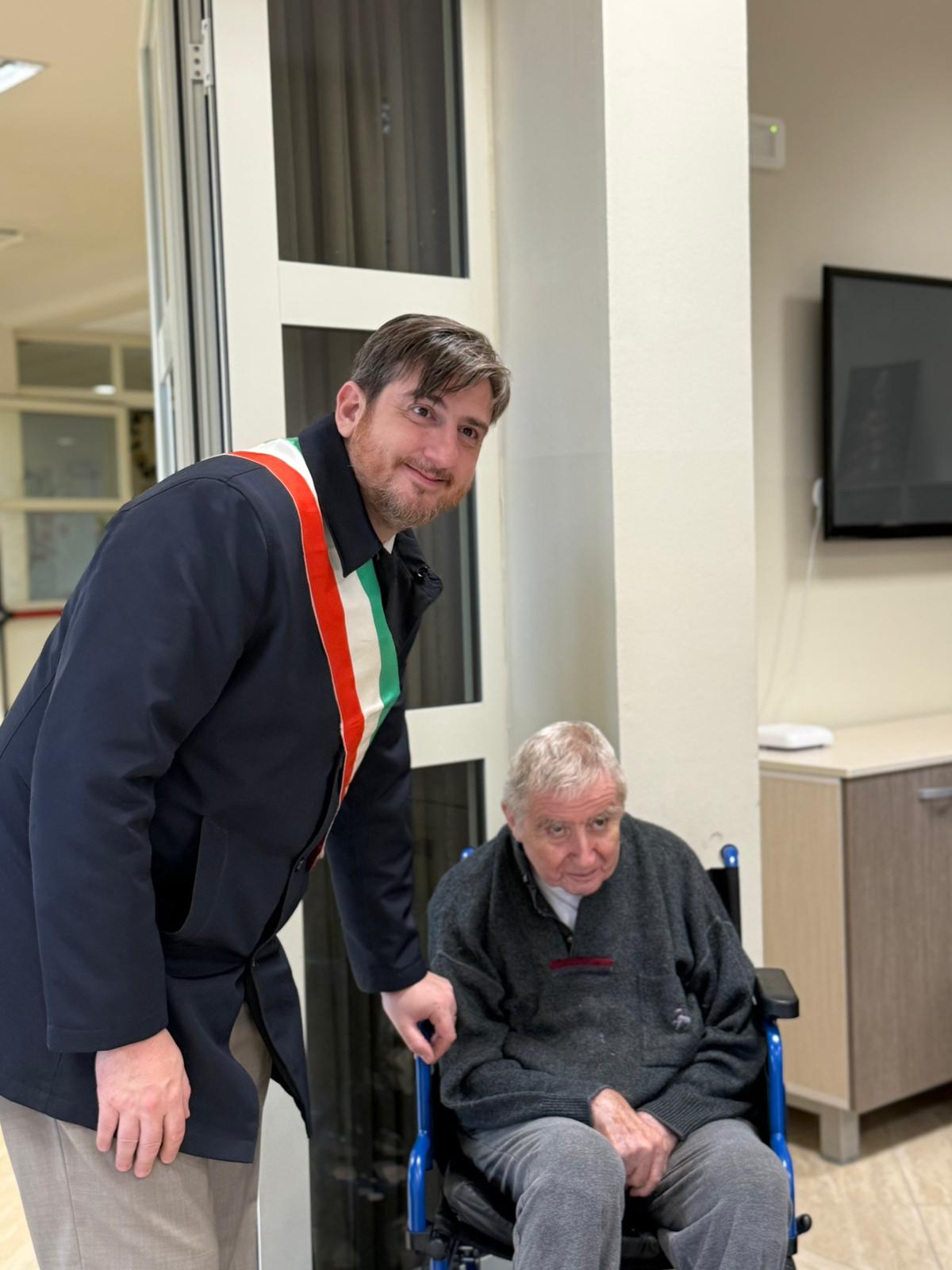 Il Sindaco festeggia l'arrivo del Natale in RSA