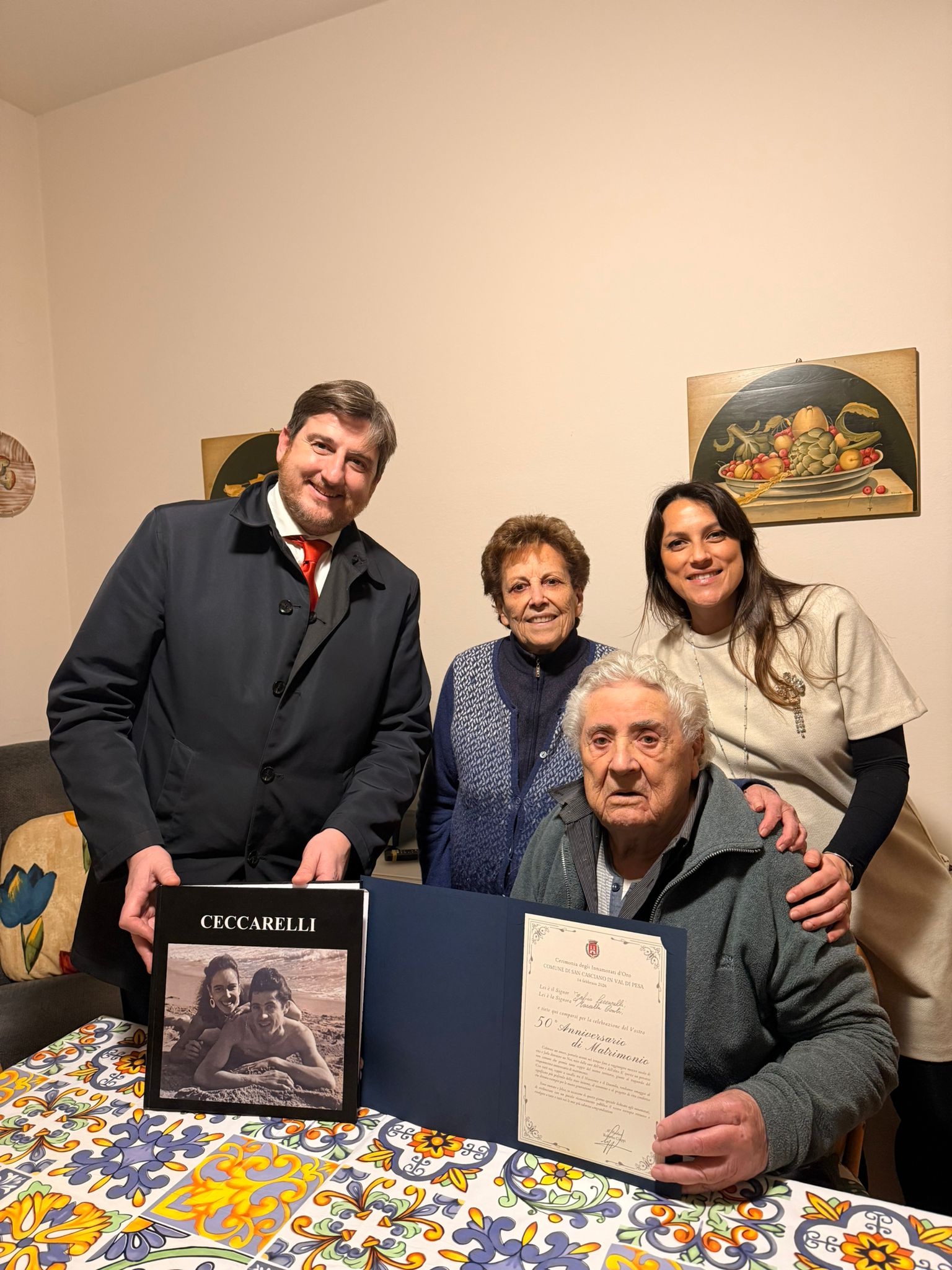 Il Sindaco Ciappi con Marcella Conti e Fabio Ceccarelli e bisnipote Ghila Galardi