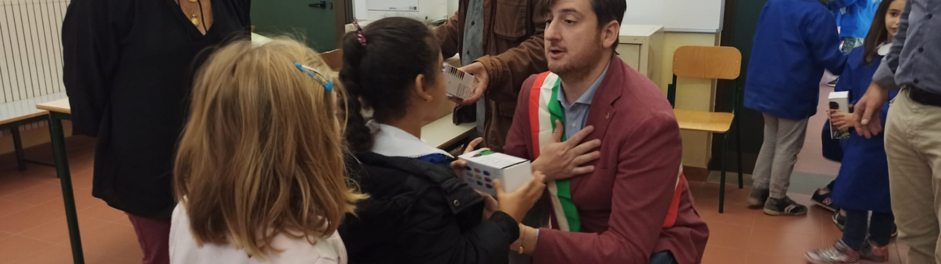 Foto consegna ecoborracce Scuola Primaria a San Casciano V.P.