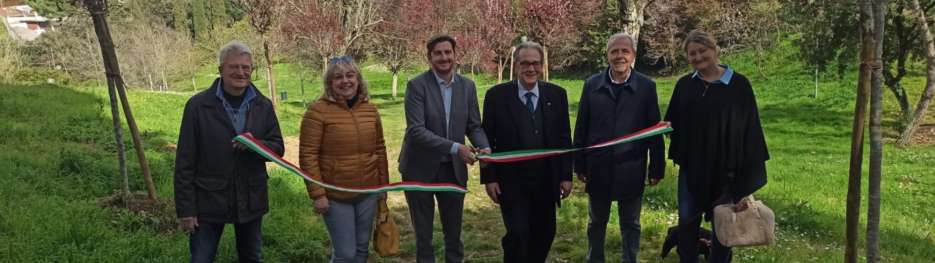 immagine Il sindaco Roberto Ciappi inaugura un viale alberato nel Parco Policrosalus