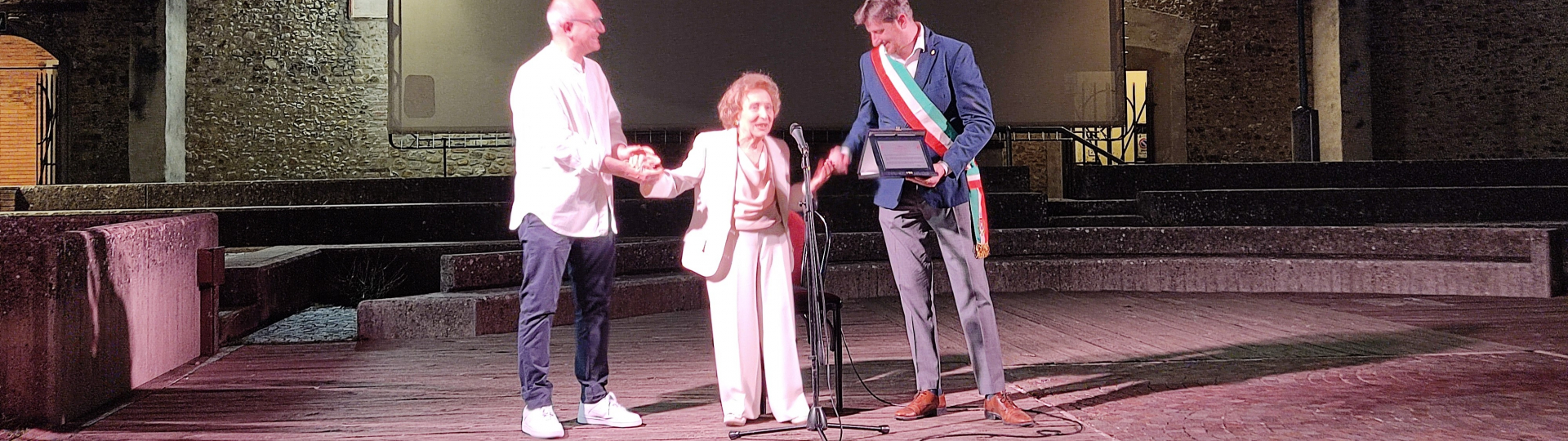 immagine consegna Premio Machiavelli a Rosanna Tacci