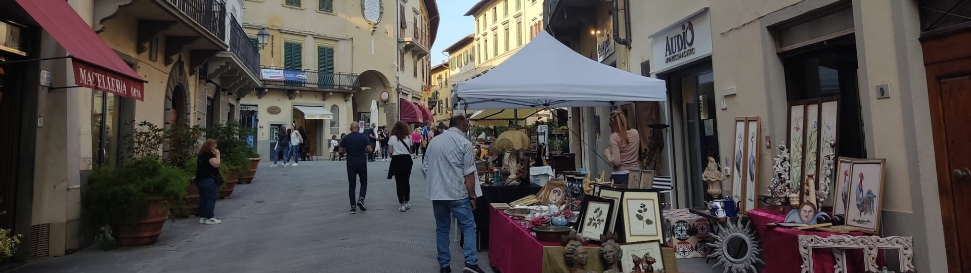 immagine mercato antiquariato SanCasciano