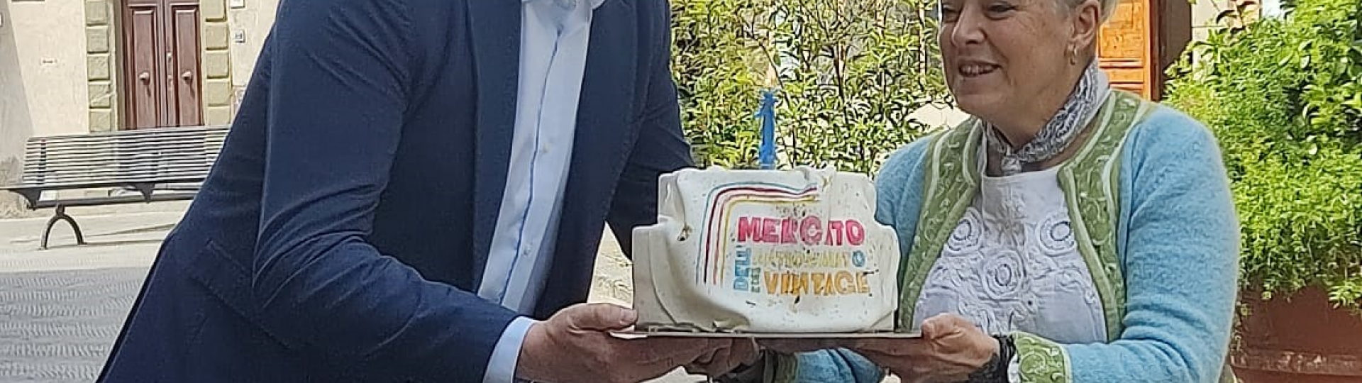 Comlleanno mercato vintage