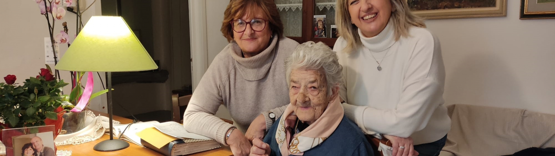 Noemi Morandi con le figlie Gisella e Simona