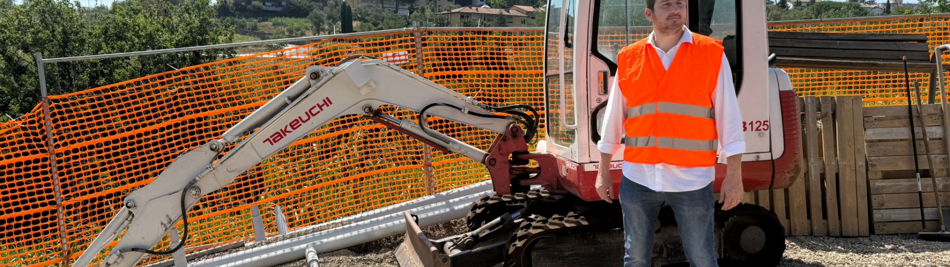 Il Sindaco Roberto  Ciappi in Viale Pertini