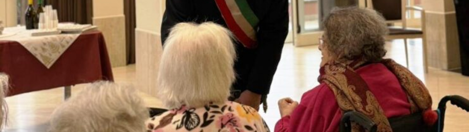 Il Sindaco festeggia l'arrivo del Natale in RSA