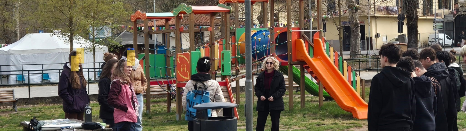 Studenti lungo il fiume 