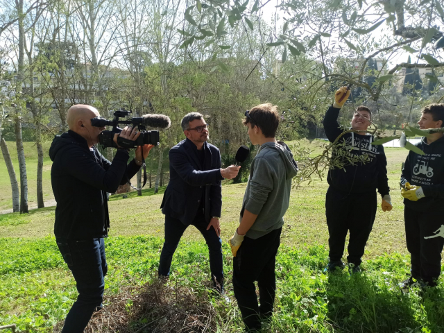 immagine nel Chianti il ritorno alla terra conquista i giovani...e la Tv