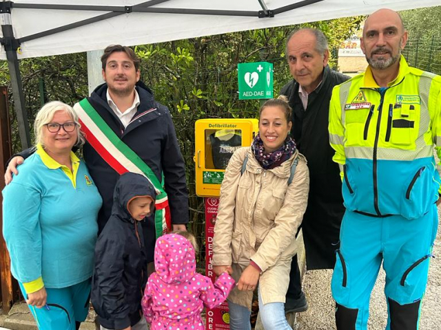 inaugurazione defibrillatore Chiesanuova