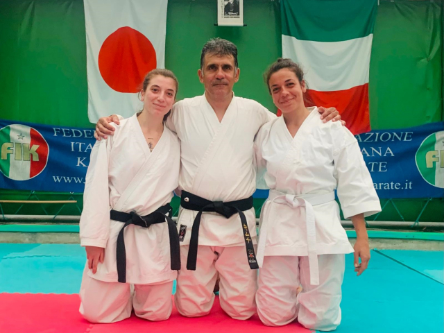 Le atlete con il loro Maestro