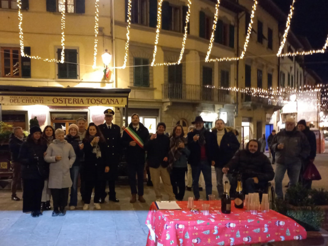 Partito il via ufficiale alle festività natalizie che animano il capoluogo e le frazioni 
