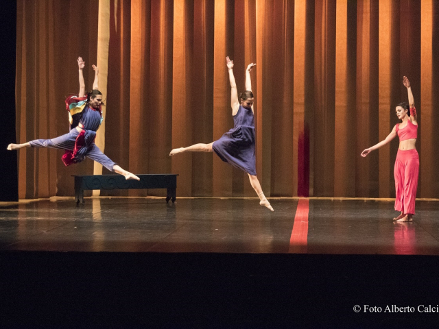 compagnia di teatro-danza Xe