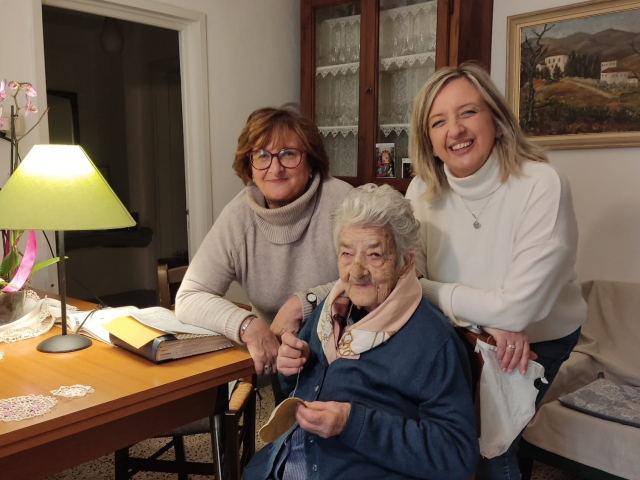 Noemi Morandi con le figlie Gisella e Simona