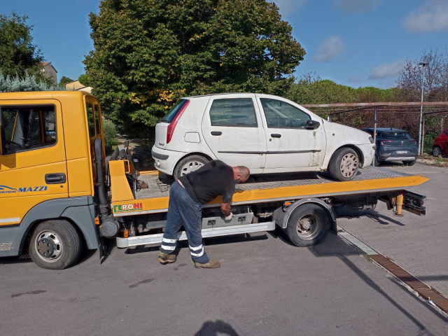 Rimozione auto abbandonate