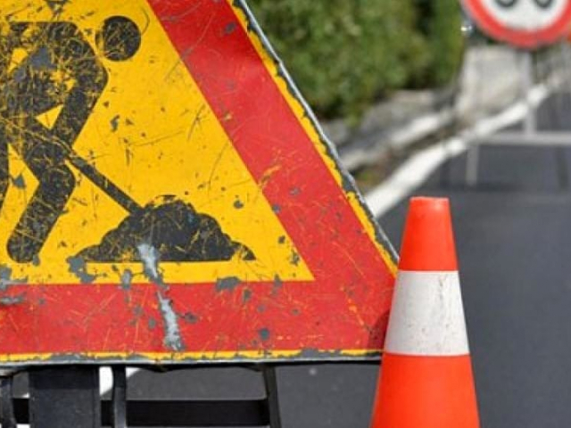 GREVE IN CHIANTI, 21 febbraio 2026. Dalla prossima settimana prende il via un nuovo investimento del Comune di Greve in Chianti che punta alla sicurezza stradale dei pedoni ed in generale ad una maggiore vivibilità dei centri abitati. Per una spesa complessiva che si aggira intorno ai 20mila euro, importo necessario alla realizzazione di un nuovo tratto di marciapiedi a Strada in Chianti, l’amministrazione comunale dà seguito al piano degli interventi che mira e mettere in sicurezza capoluogo e frazioni 